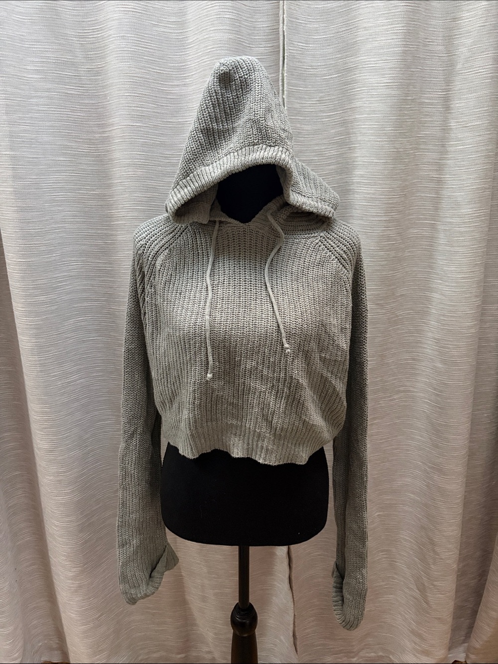 Lovers and Friends Cropped Knit Hoodie in Light Gray